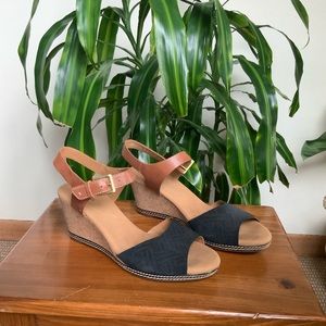 Clarks collection cork wedge sandal blue/tan